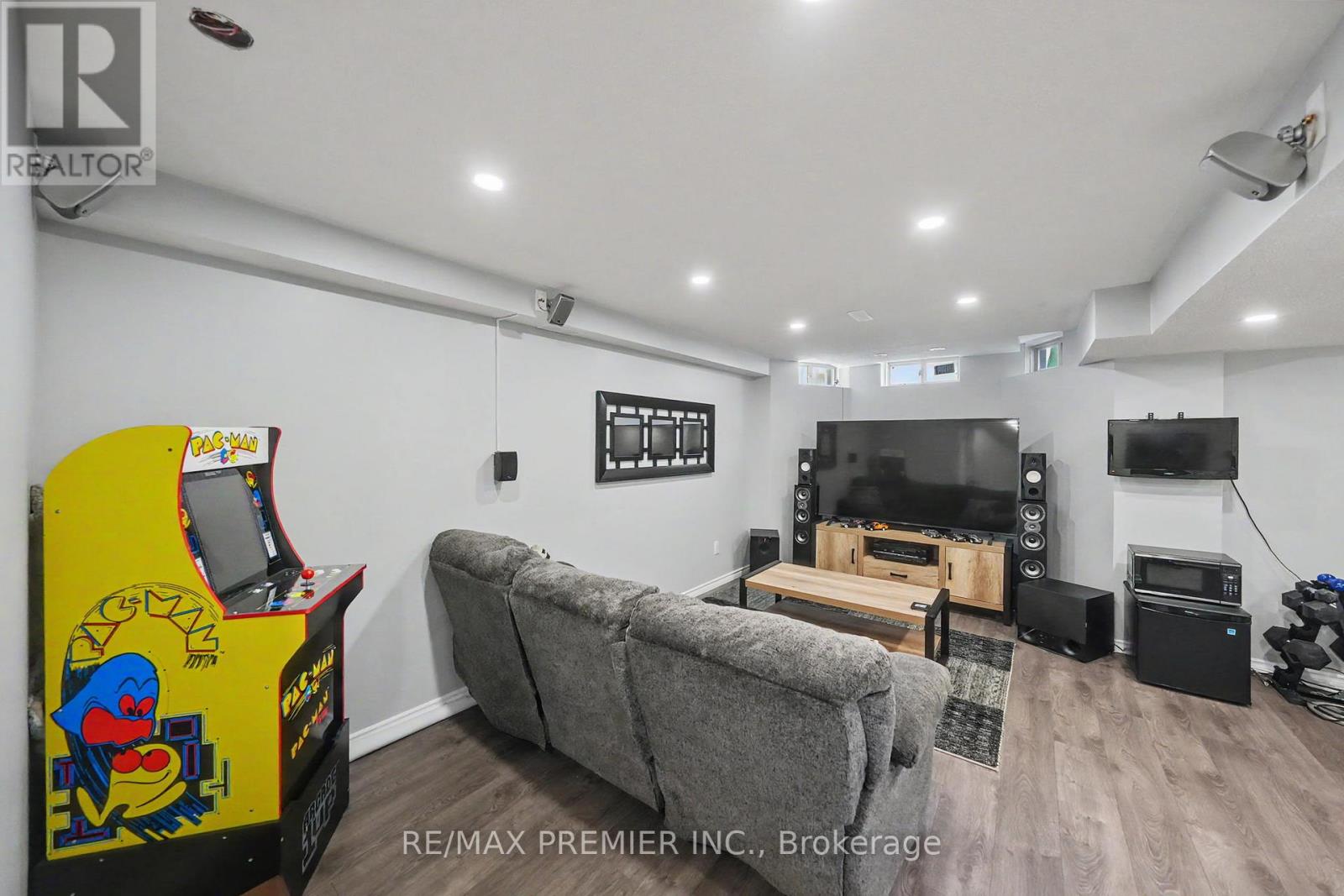 82 CHESTERWOOD CRESCENT - 40