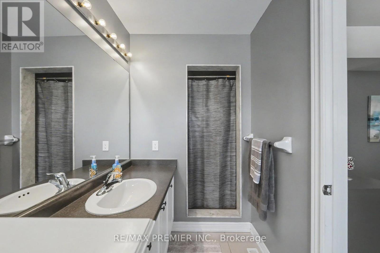 82 CHESTERWOOD CRESCENT - 31