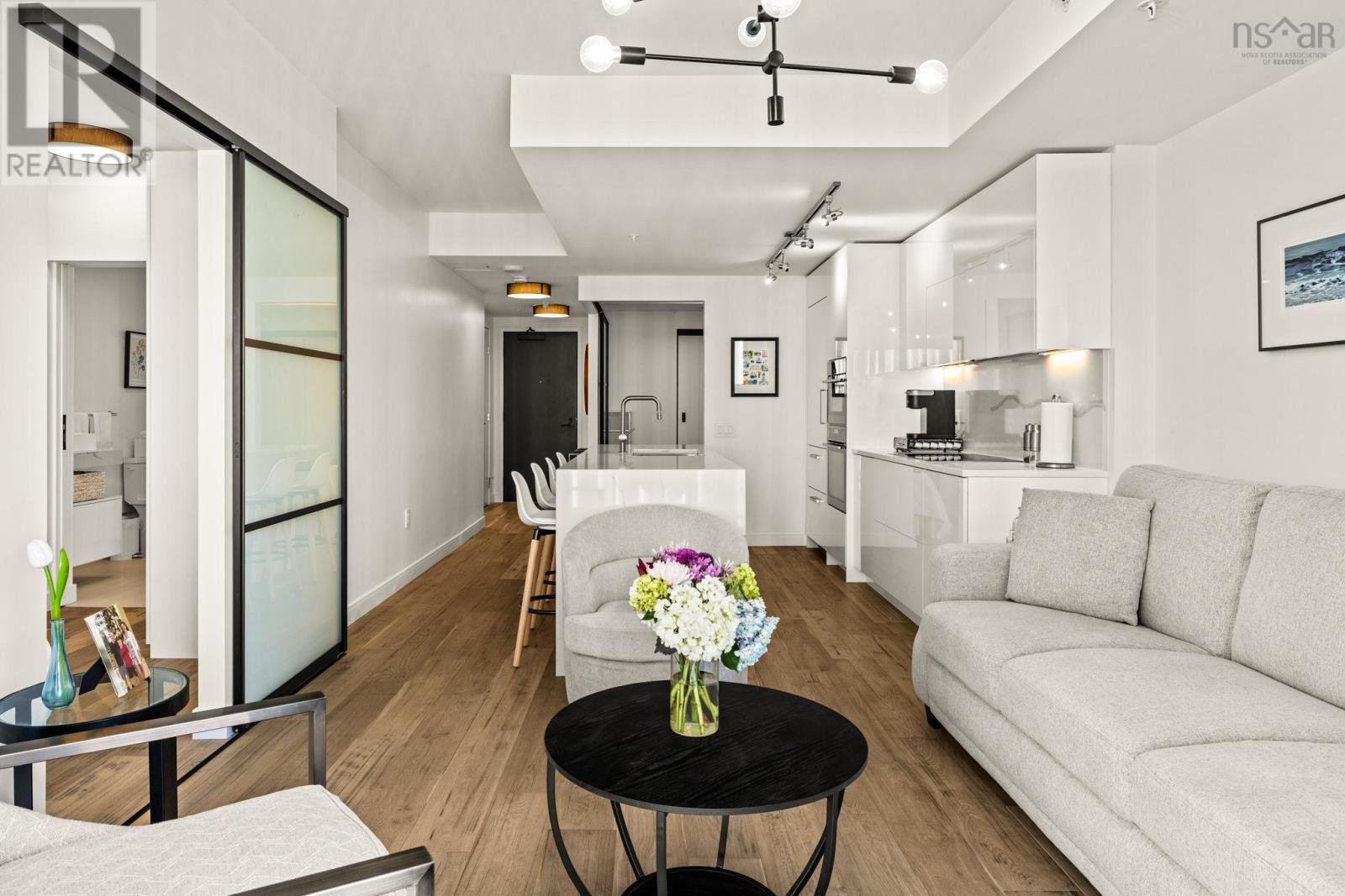 #908 1650 Granville St - 4