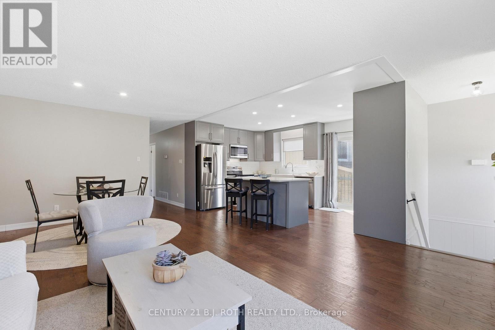 4113 TAFFEY CRESCENT - 18