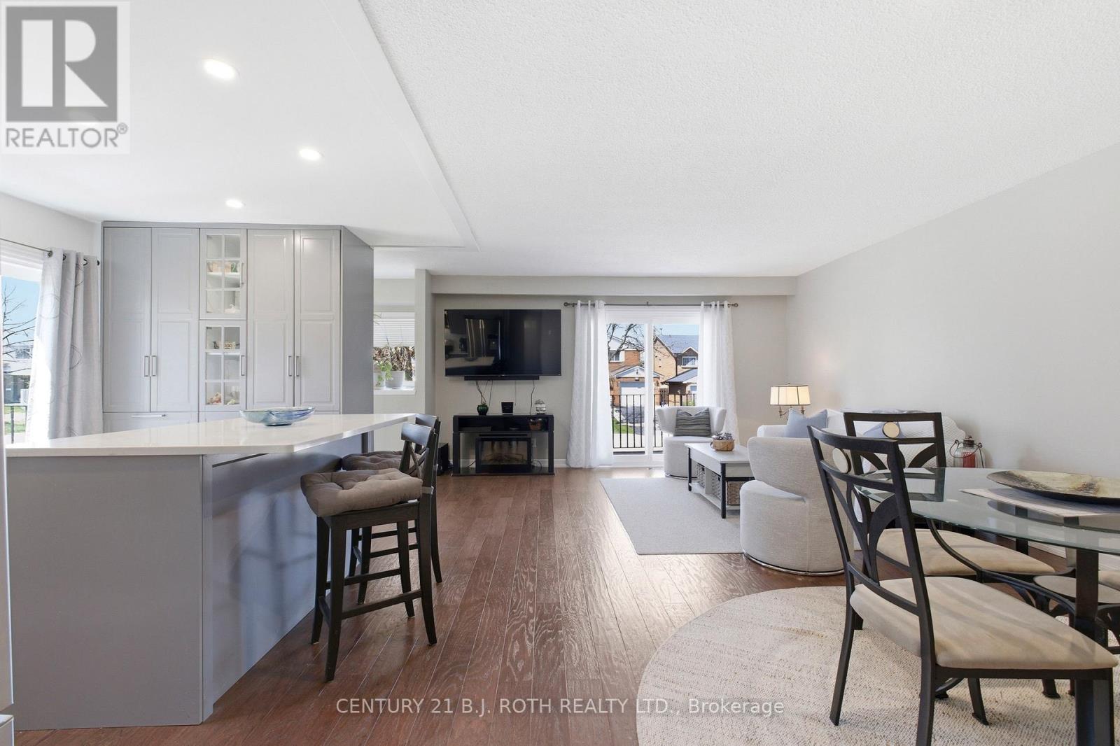 4113 TAFFEY CRESCENT - 19