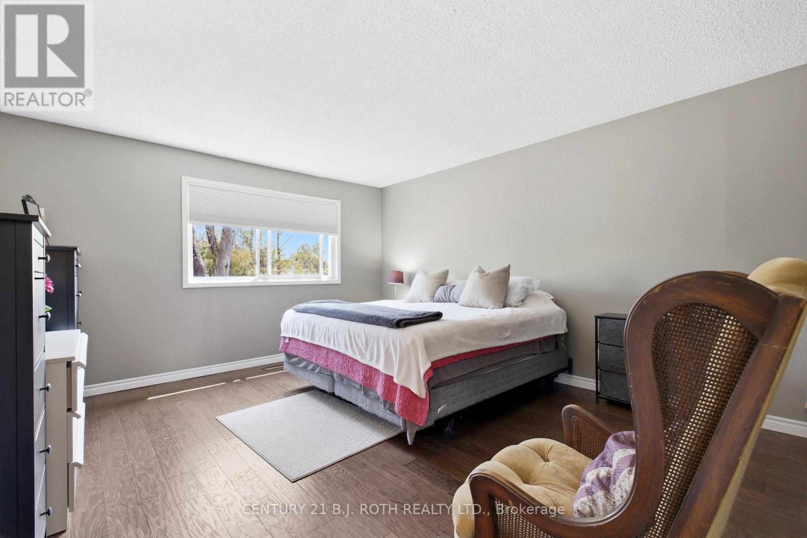 4113 TAFFEY CRESCENT - 27