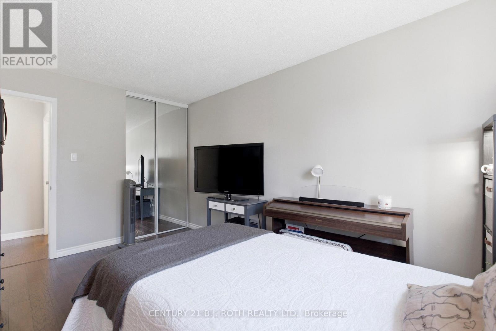4113 TAFFEY CRESCENT - 30