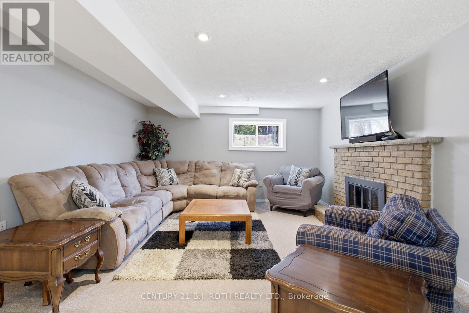 4113 TAFFEY CRESCENT - 32
