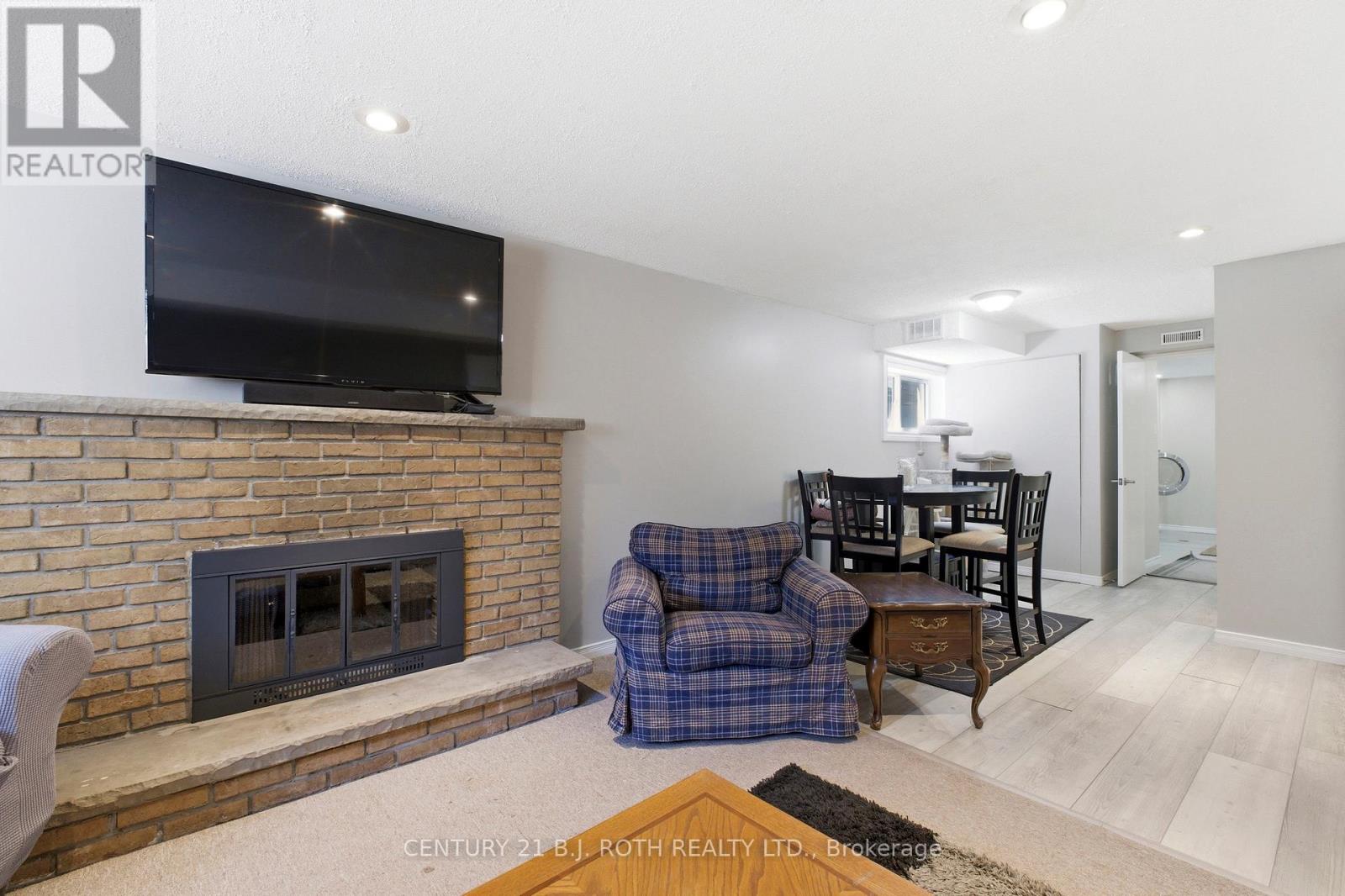 4113 TAFFEY CRESCENT - 33