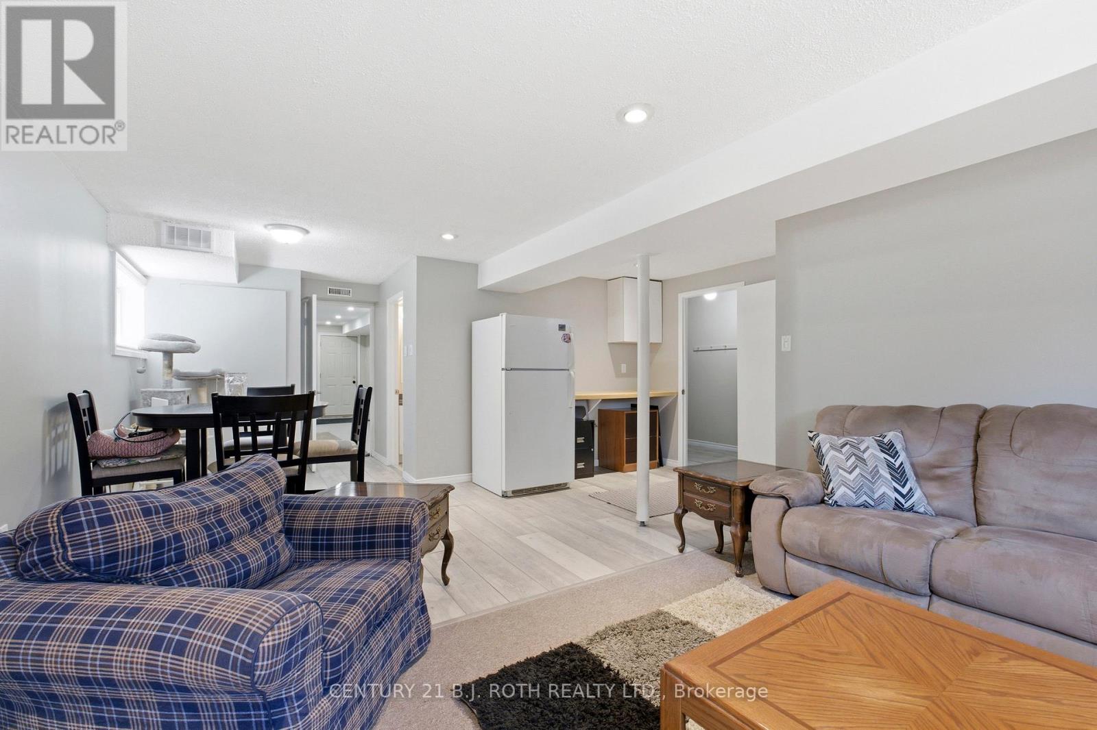 4113 TAFFEY CRESCENT - 34