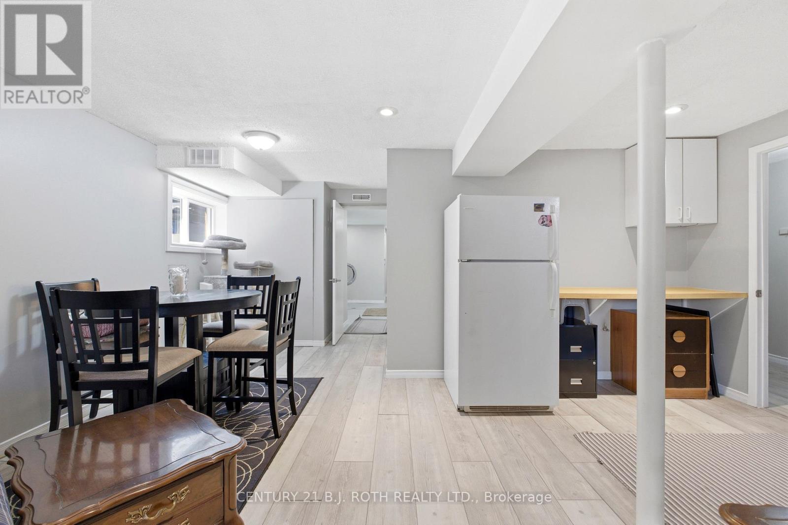 4113 TAFFEY CRESCENT - 35