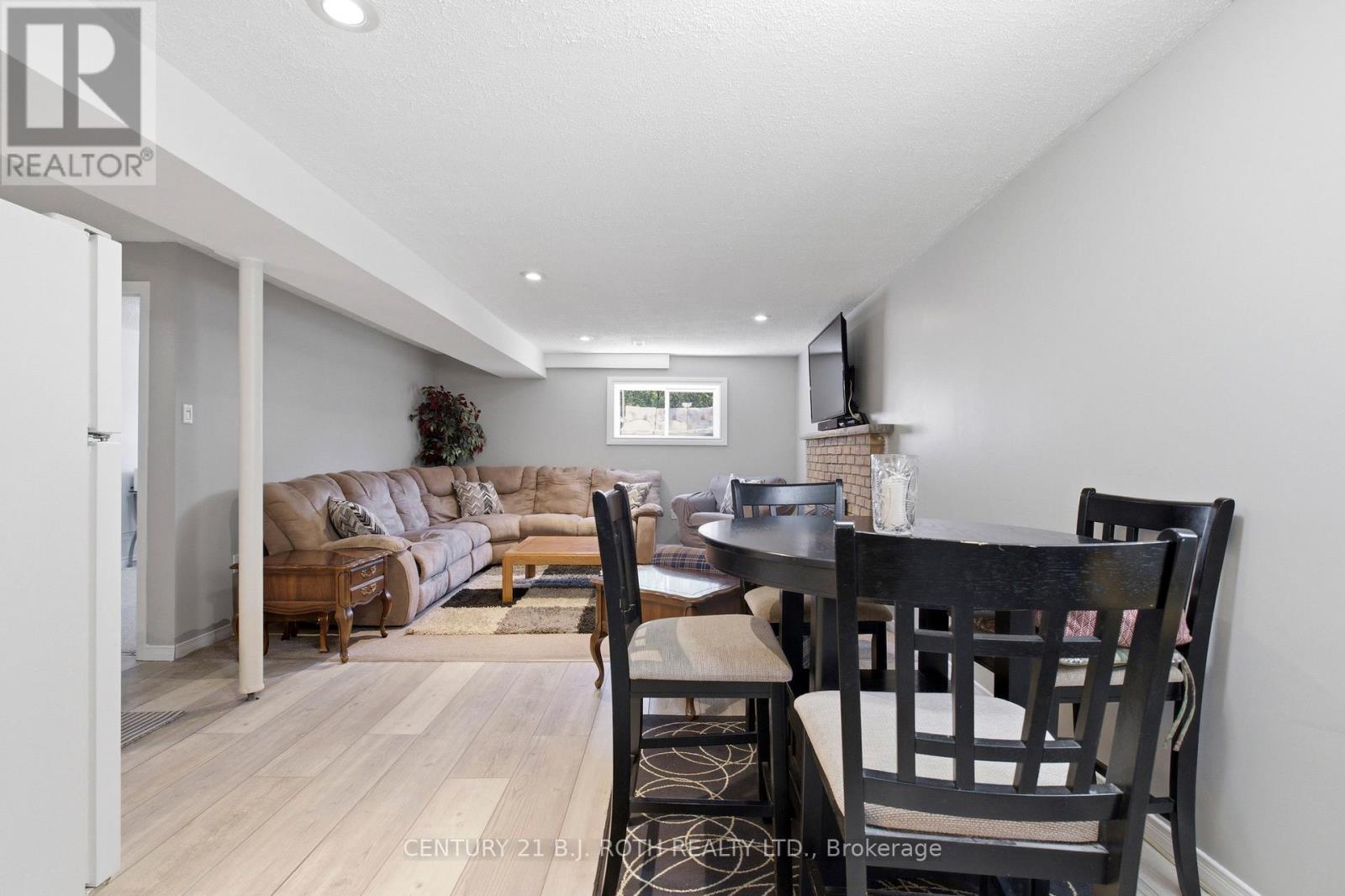 4113 TAFFEY CRESCENT - 36