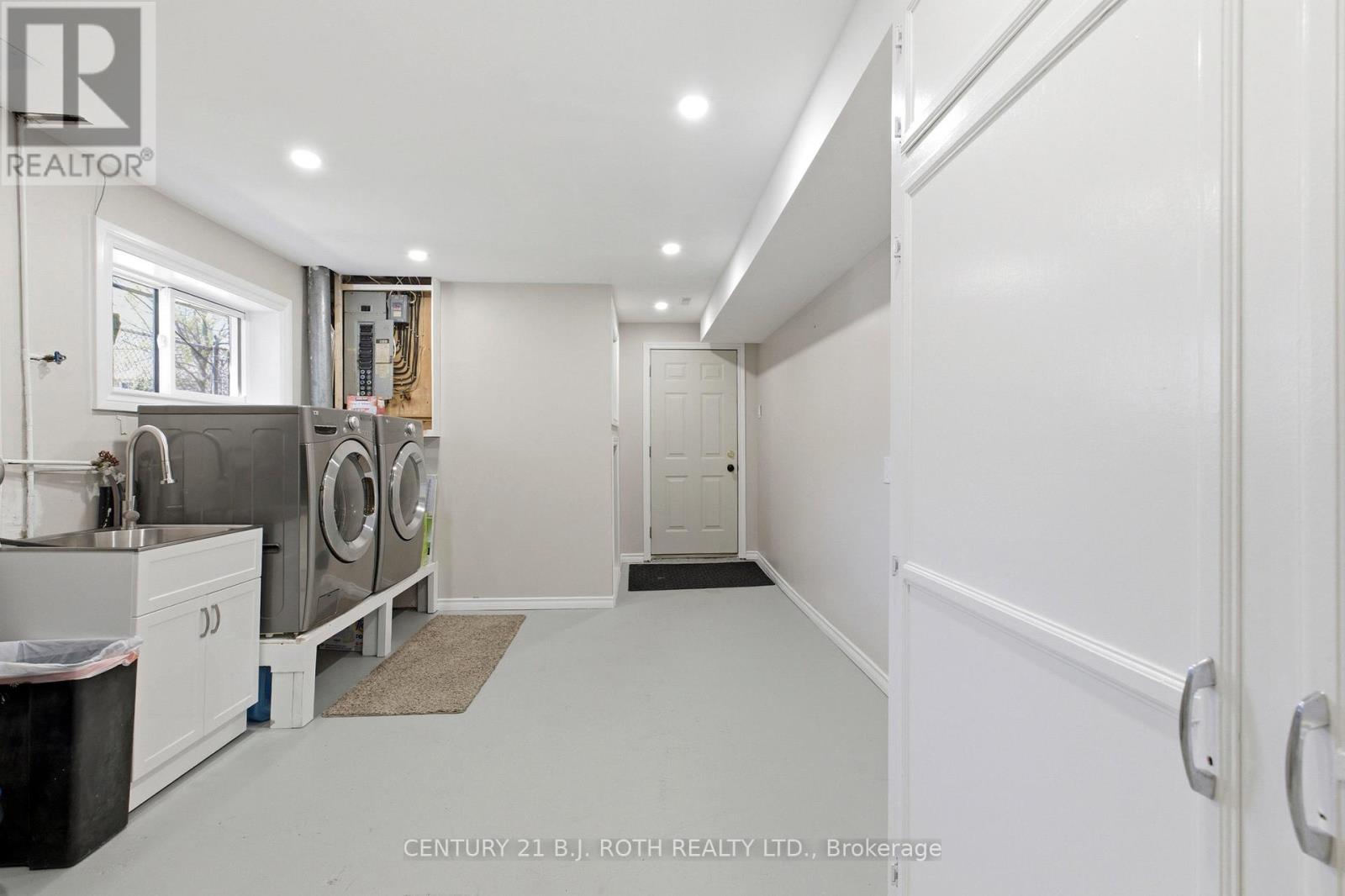 4113 TAFFEY CRESCENT - 38