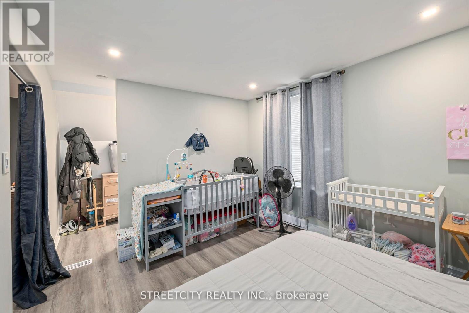 840 QUEENS AVENUE - 29