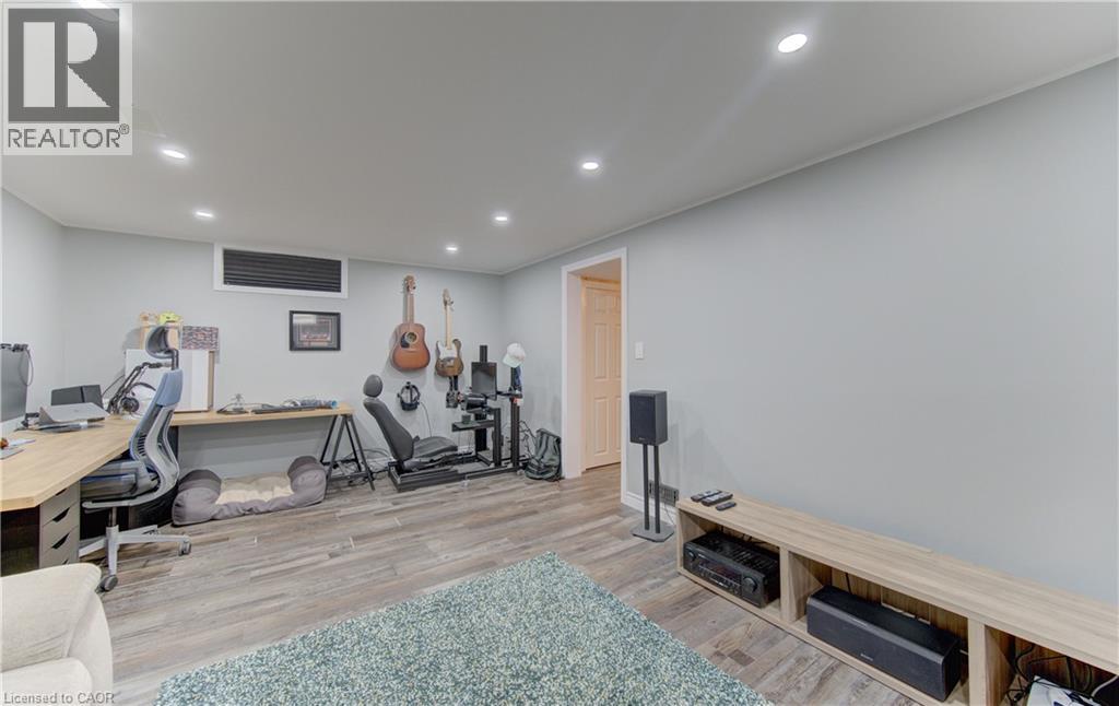 331 DANSBURY Drive, Waterloo, Ontario, N2K2M1 — Photo 19