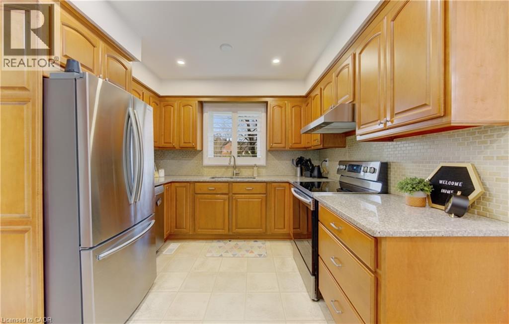 331 DANSBURY Drive, Waterloo, Ontario, N2K2M1 — Photo 6