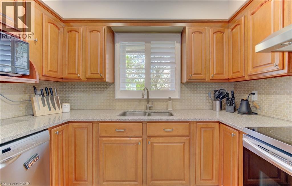 331 DANSBURY Drive, Waterloo, Ontario, N2K2M1 — Photo 7
