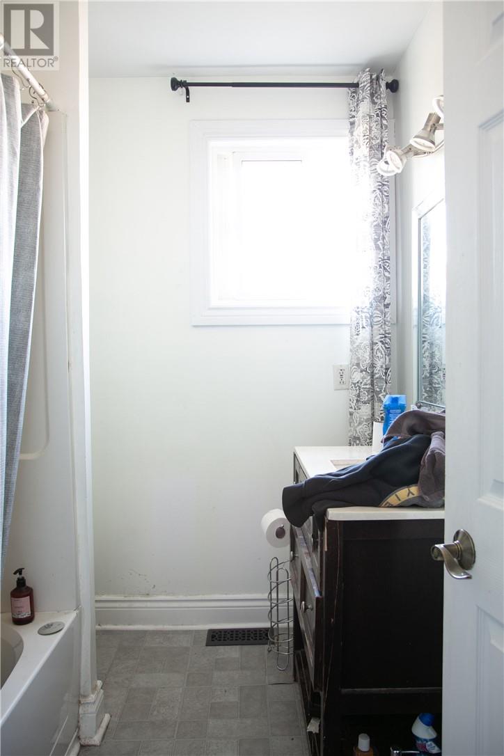 2714 Main - 11