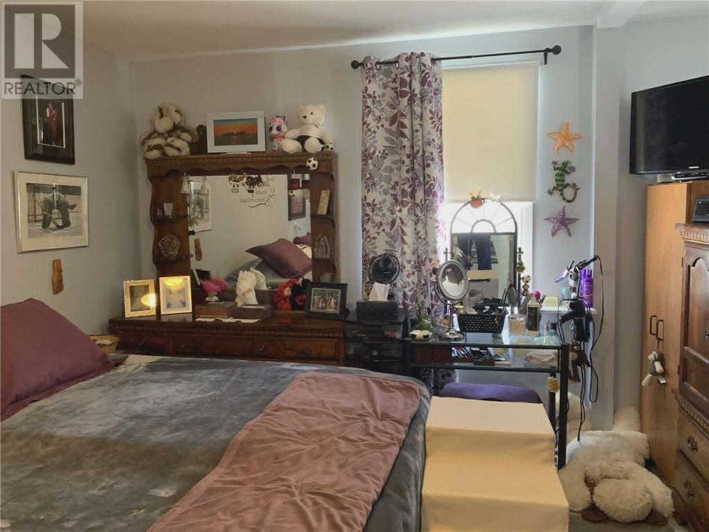 2714 Main - 8