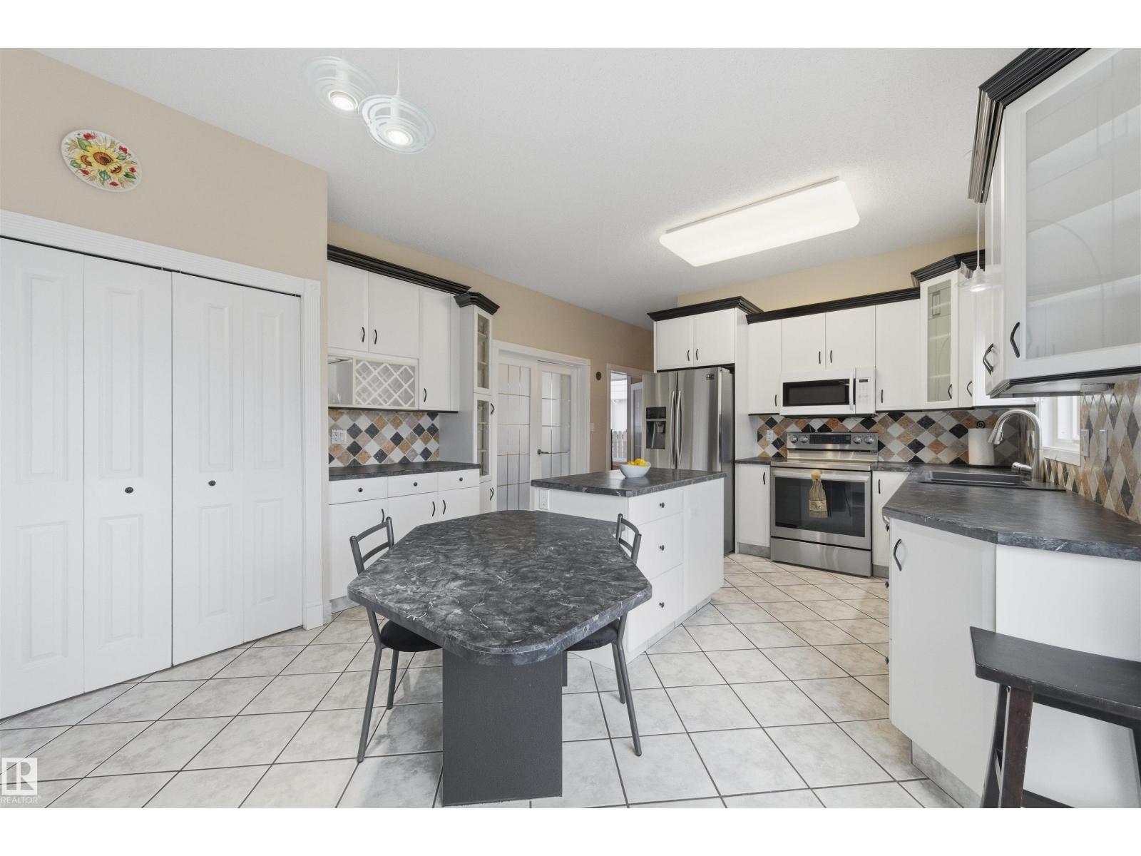 11212 35 AV NW, Edmonton
