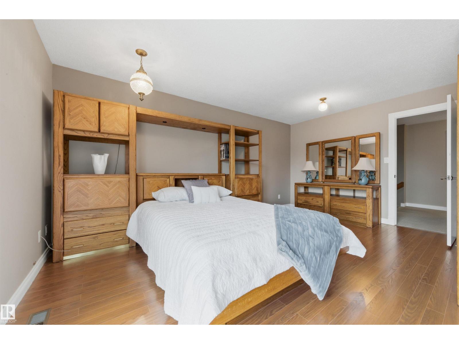 11212 35 AV NW, Edmonton