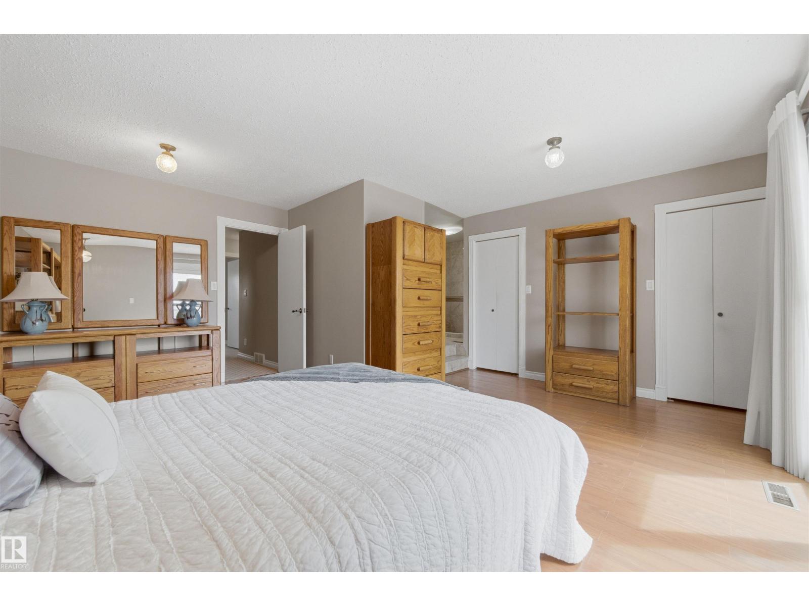11212 35 AV NW, Edmonton