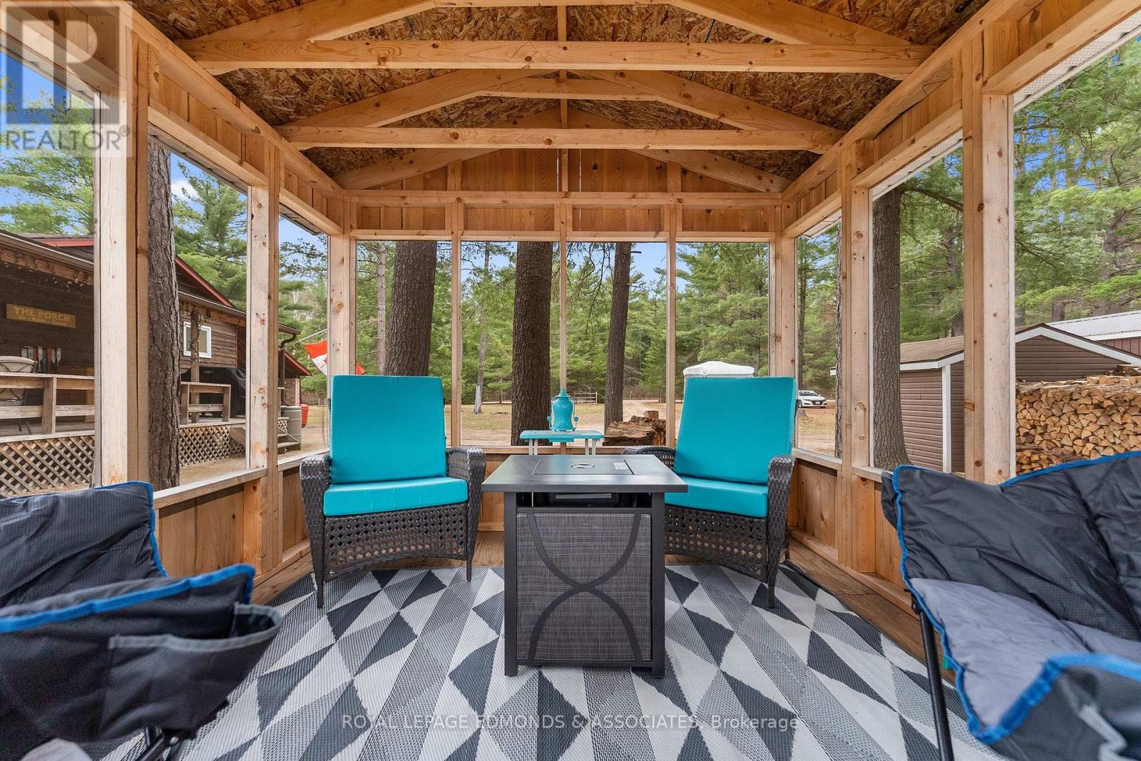 626 PECOSKIE DRIVE - 21