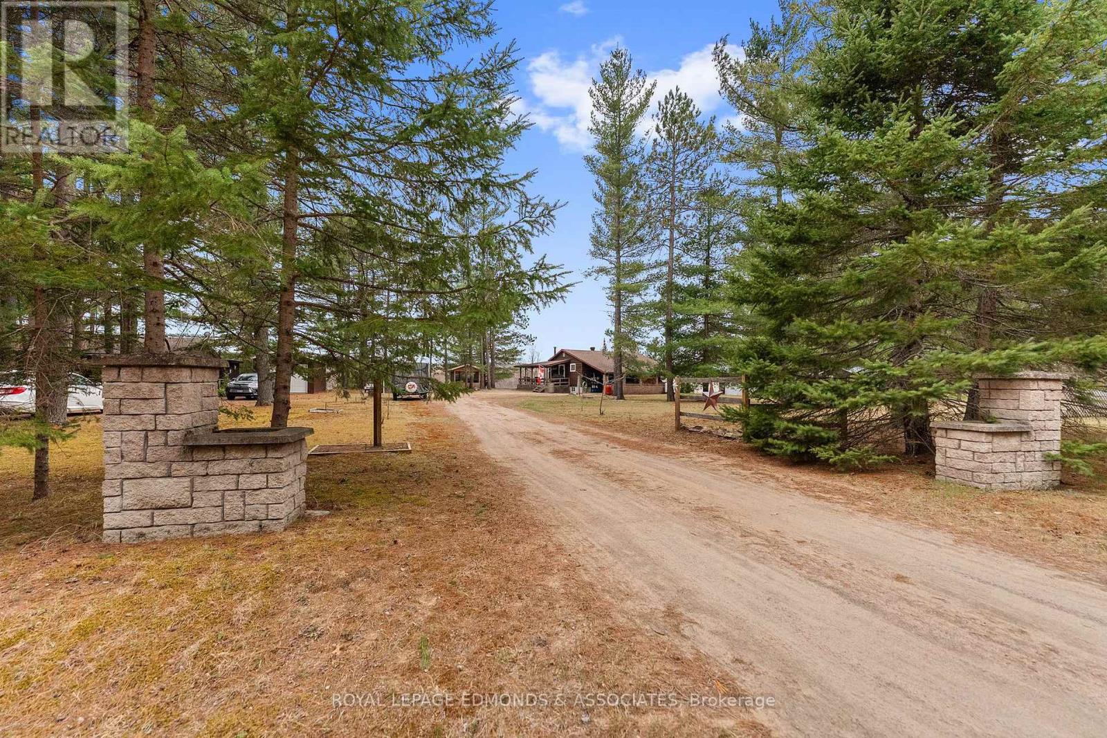 626 PECOSKIE DRIVE - 38