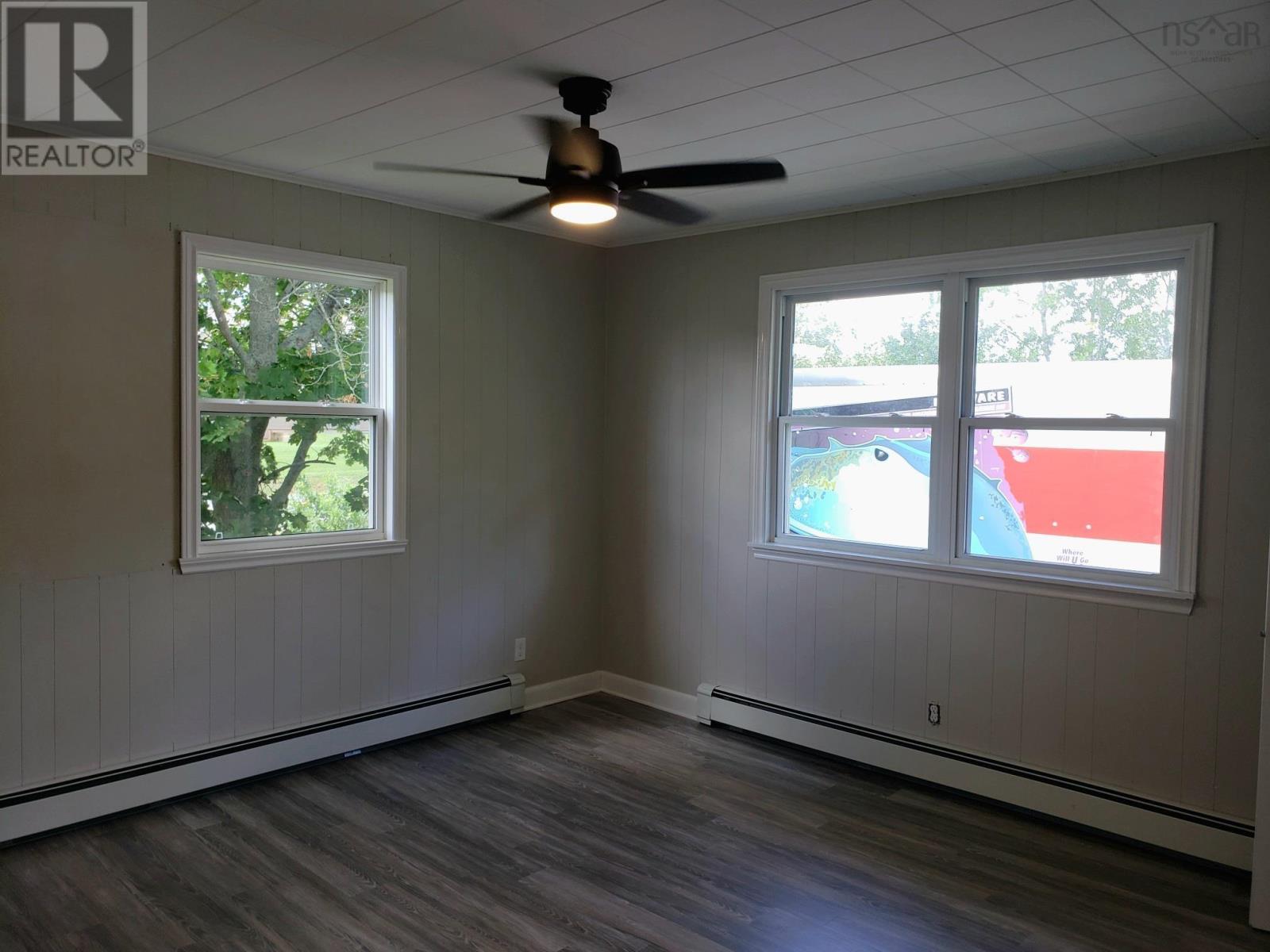 398 Belcher Street - 12