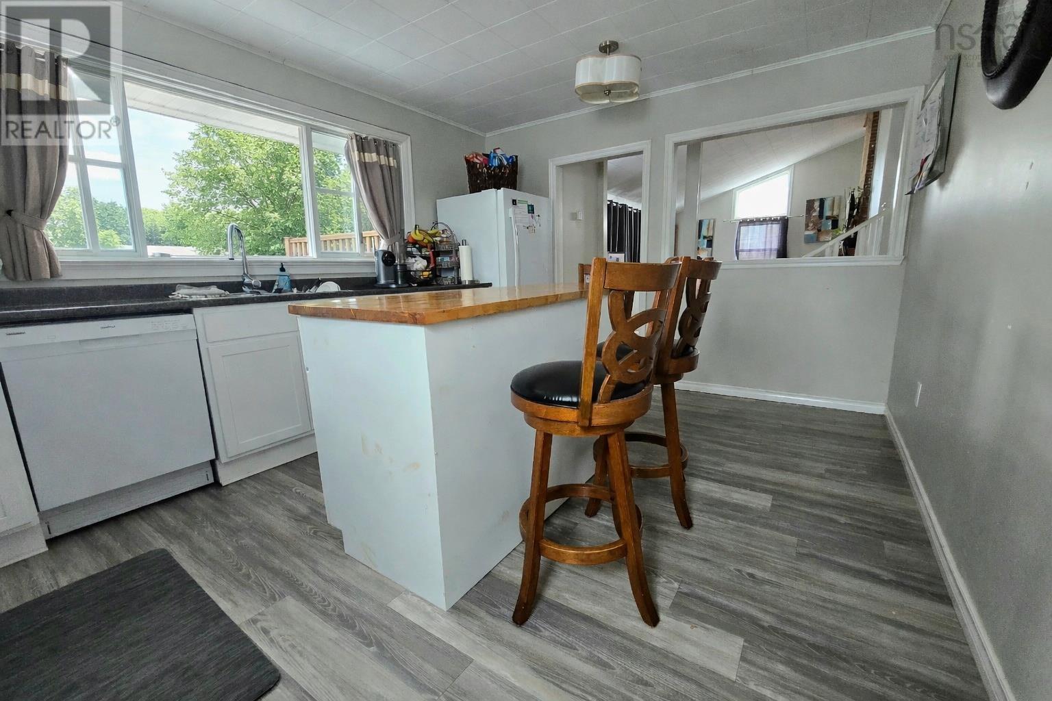 398 Belcher Street - 5