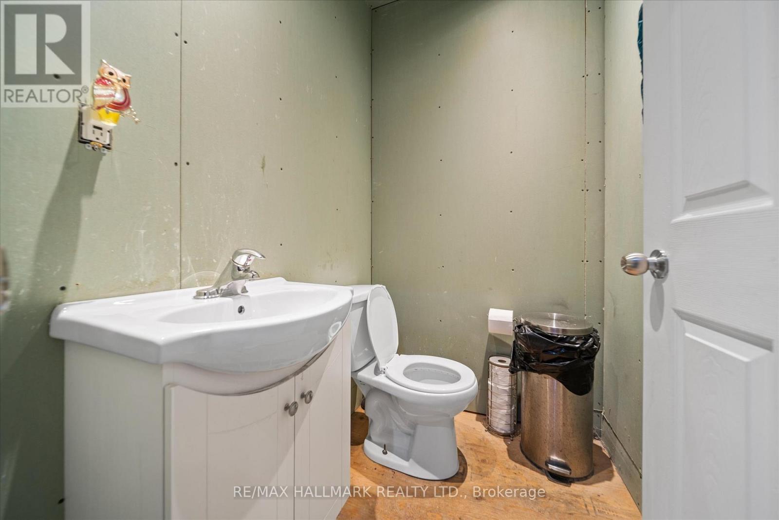 160 SILVERTHORN AVENUE - 17