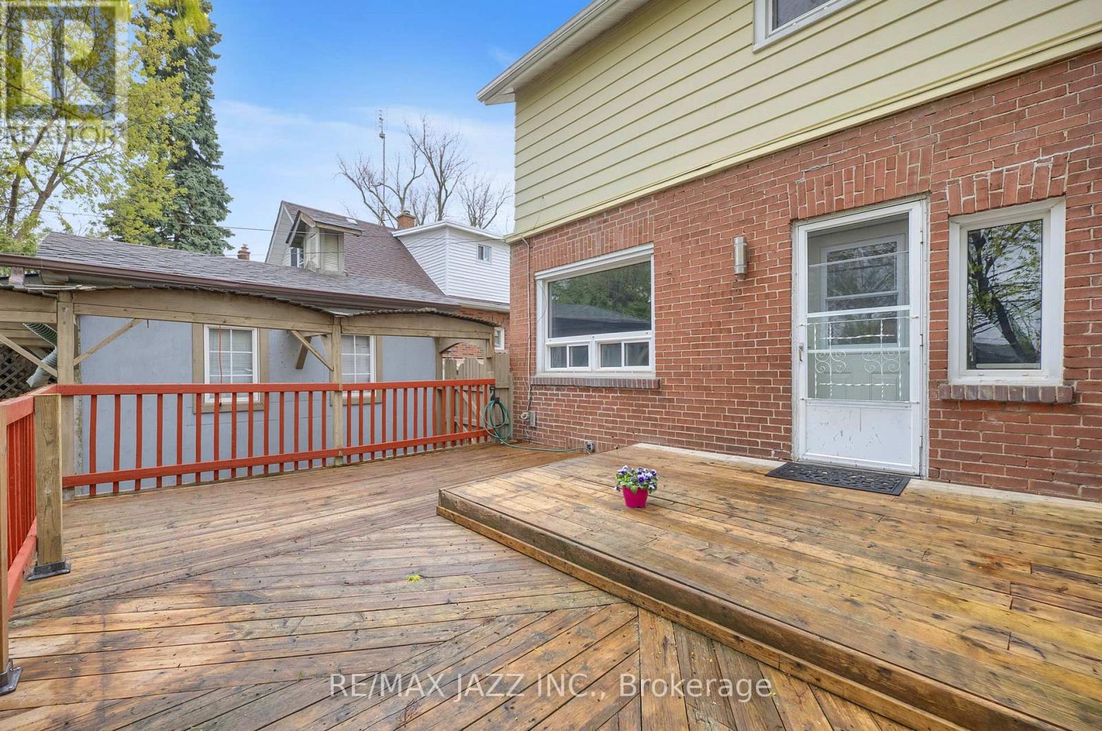 636 CARNEGIE AVENUE - 32