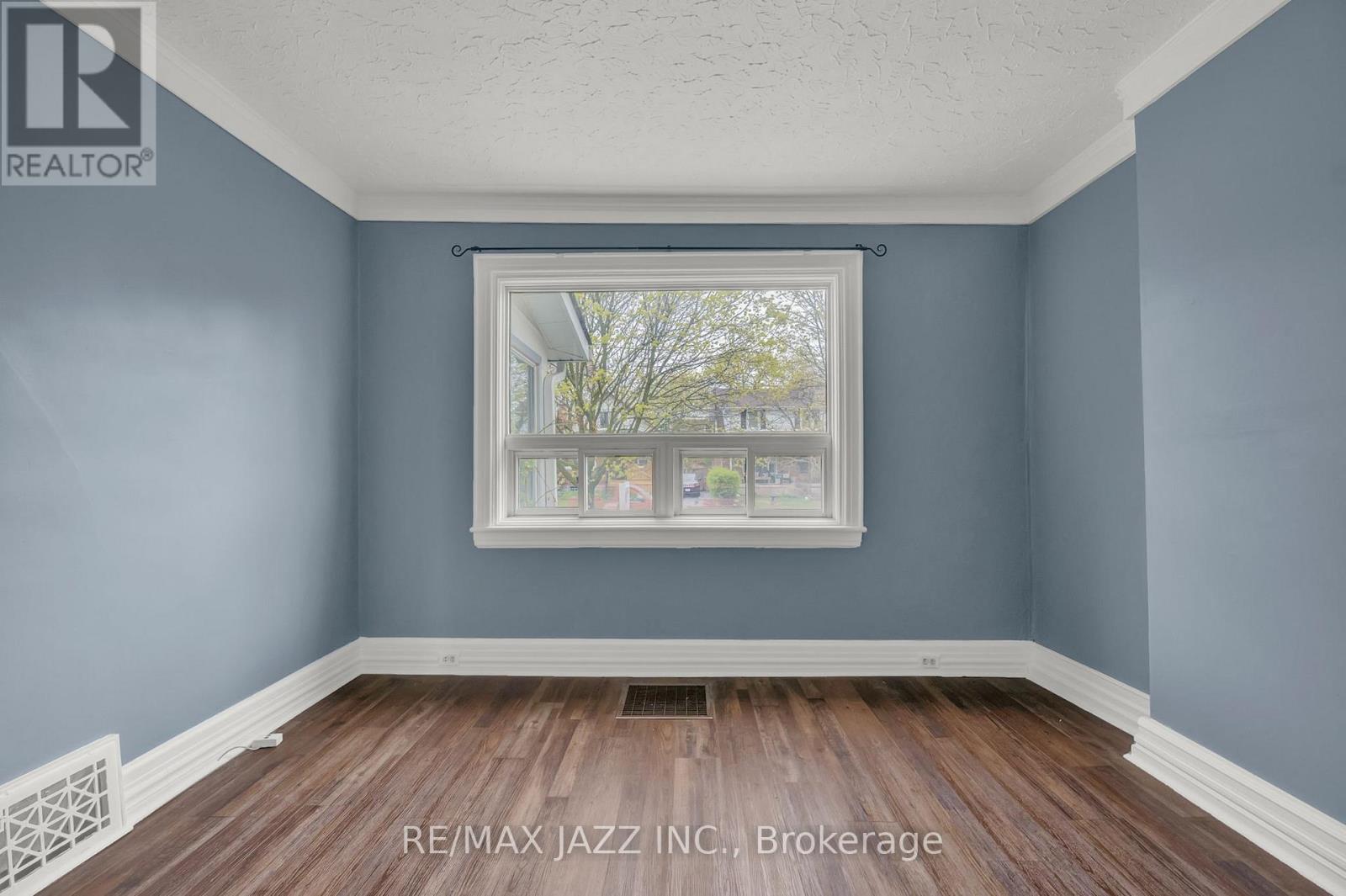 636 CARNEGIE AVENUE - 6