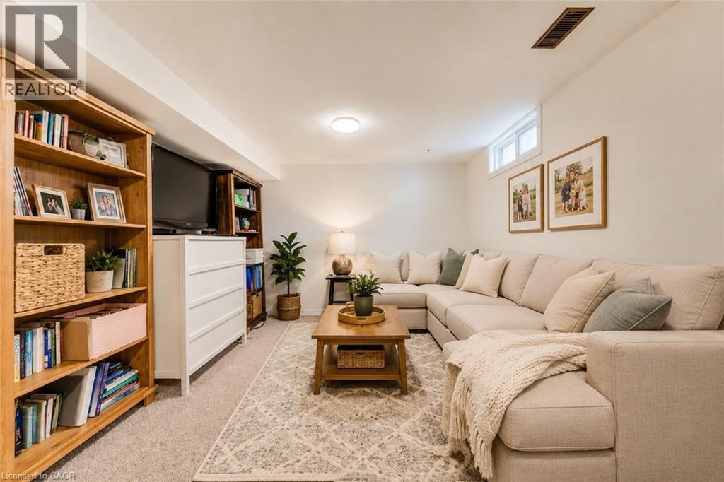 35 MOCKINGBIRD Drive, Elmira, Ontario, N3B3E4 — Photo 4