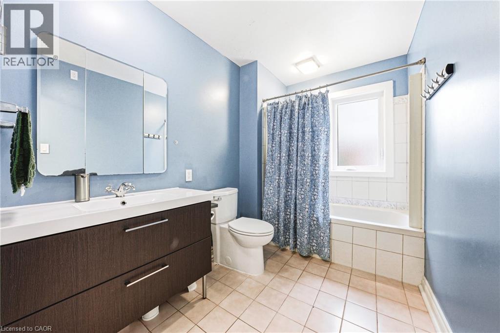 2143 DEYNCOURT Drive, Burlington, Ontario, L7R1W2 — Photo 3