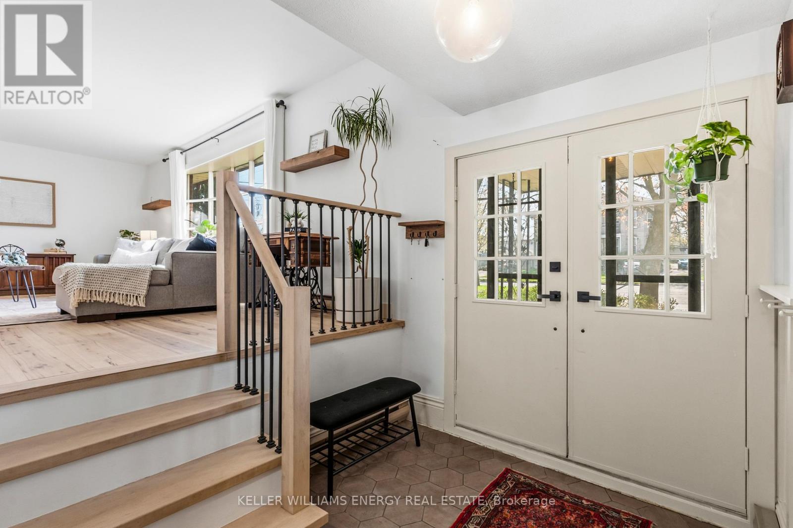 58 VICTORIA AVENUE N - 14
