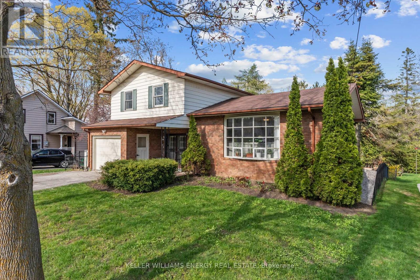 58 VICTORIA AVENUE N - Image 2
