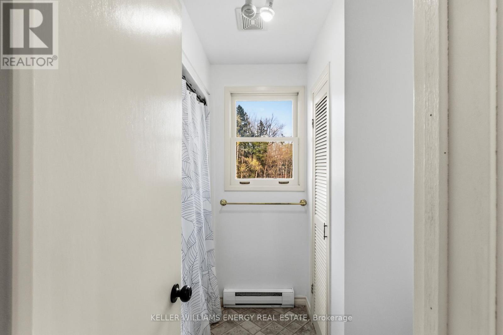 58 VICTORIA AVENUE N - 27