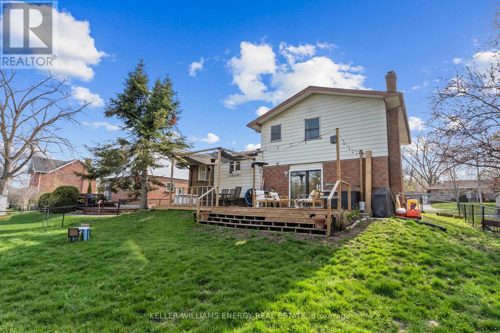 58 VICTORIA AVENUE N - 35