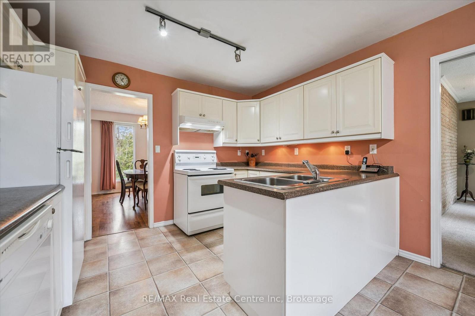 8420 ERAMOSA-GARAFRAXA TOWNLINE - 16