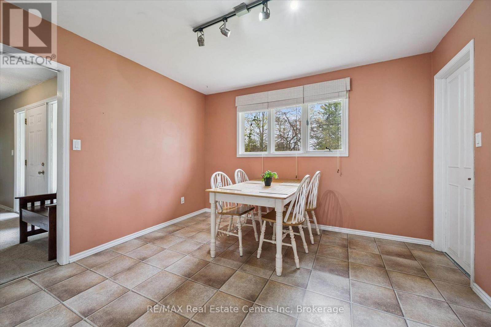8420 ERAMOSA-GARAFRAXA TOWNLINE - 20