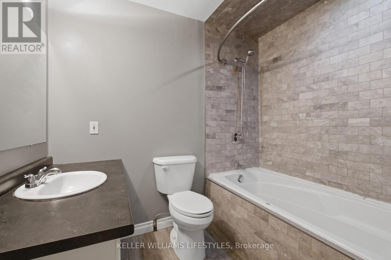 #136 500 OSGOODE DRIVE - 33
