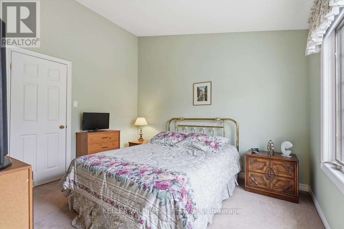 #24 519 RIVERSIDE DRIVE - 33