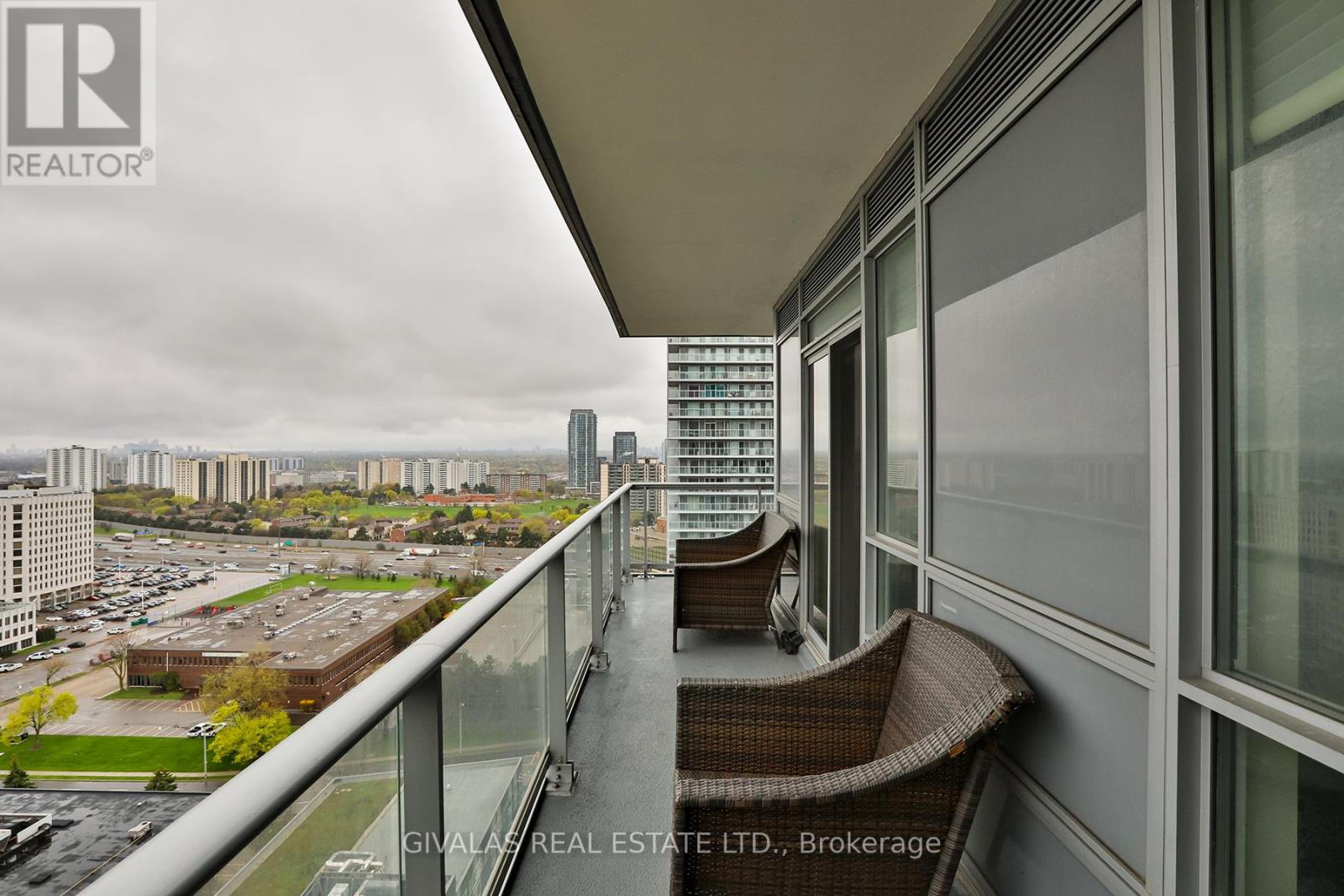 #2110 30 HERONS HILL WAY - 32
