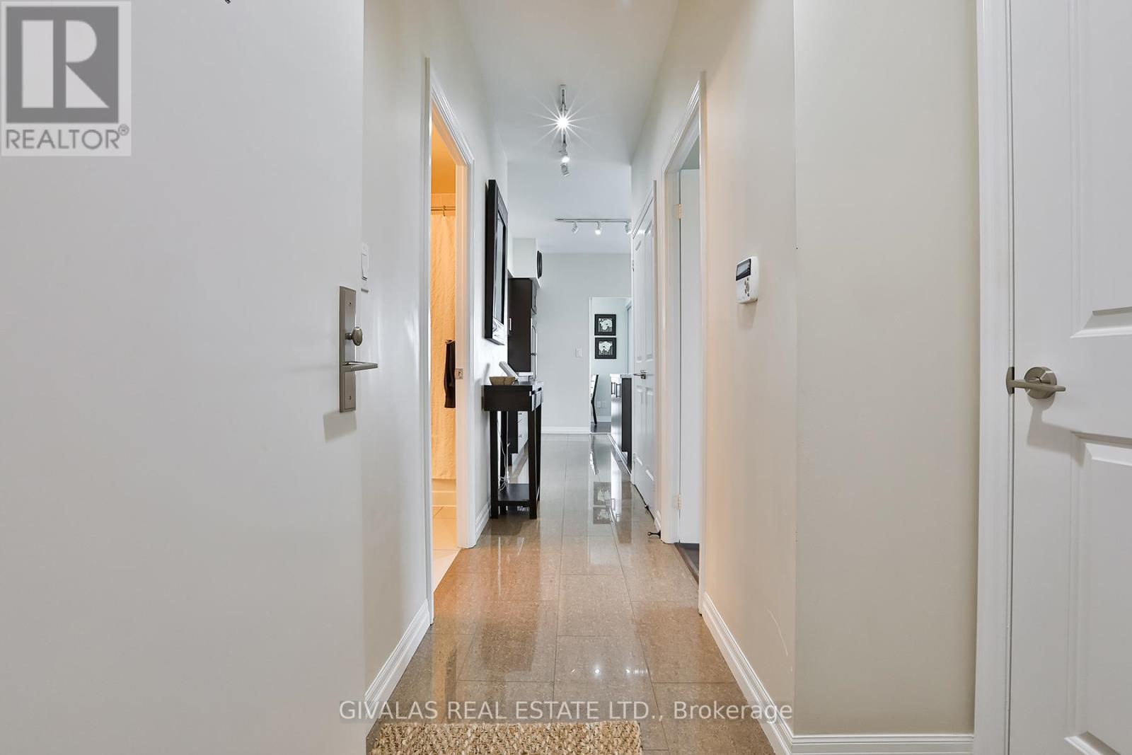 #2110 30 HERONS HILL WAY - 4