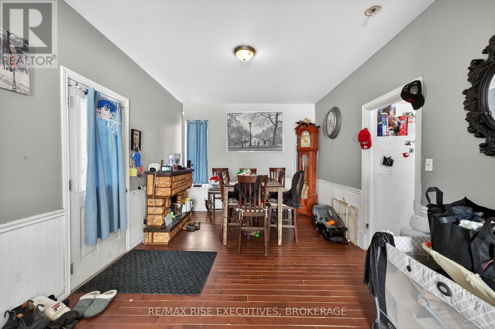 109 ADELAIDE STREET - 18