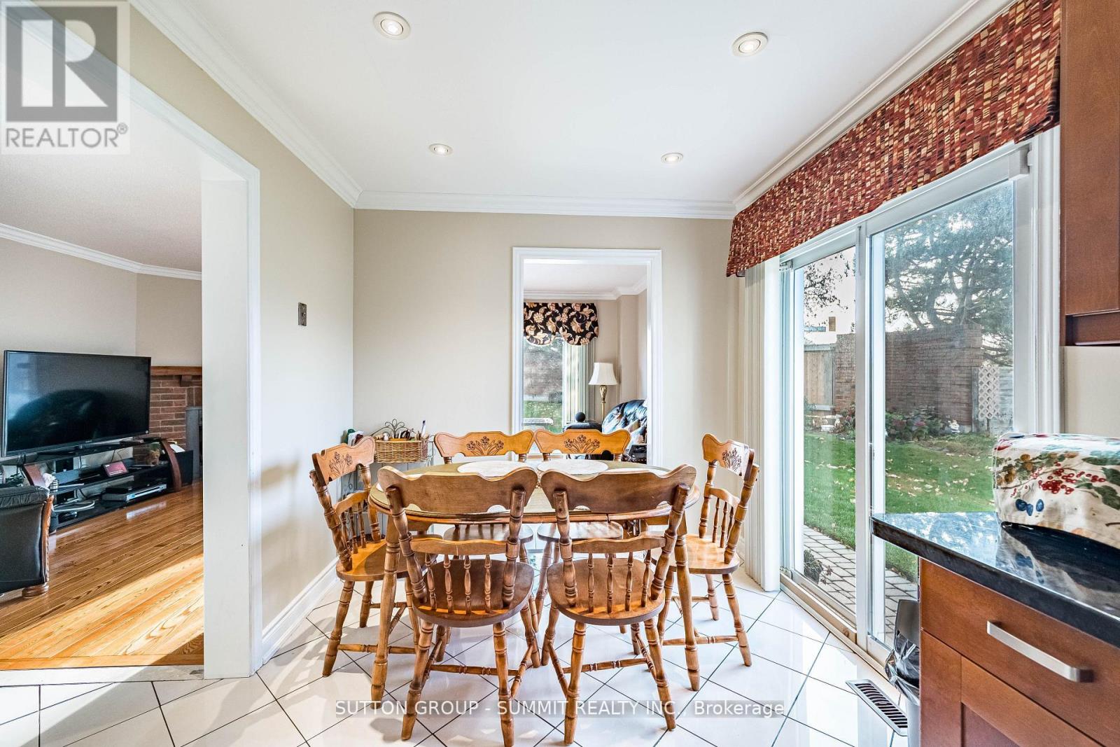 4284 SAWMILL VALLEY DRIVE - 18