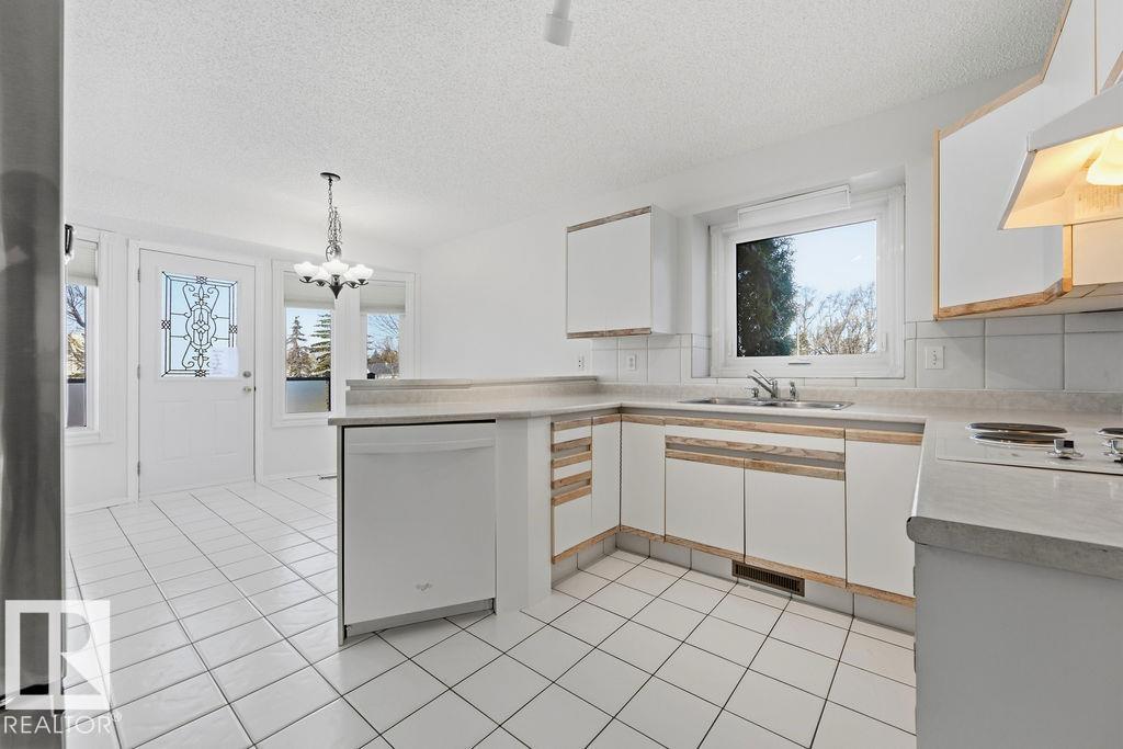 3772 30 ST NW, Edmonton