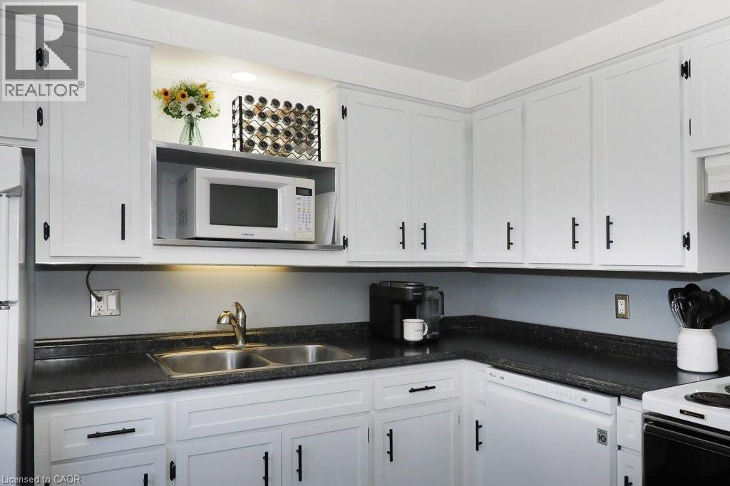 279 SANDOWNE Drive Unit# 32, Waterloo, Ontario, N2K2C1 — Photo 13