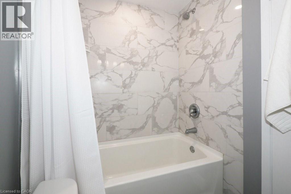 279 SANDOWNE Drive Unit# 32, Waterloo, Ontario, N2K2C1 — Photo 6