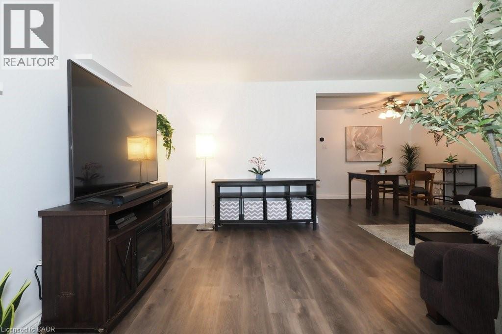 279 SANDOWNE Drive Unit# 32, Waterloo, Ontario, N2K2C1 — Photo 3