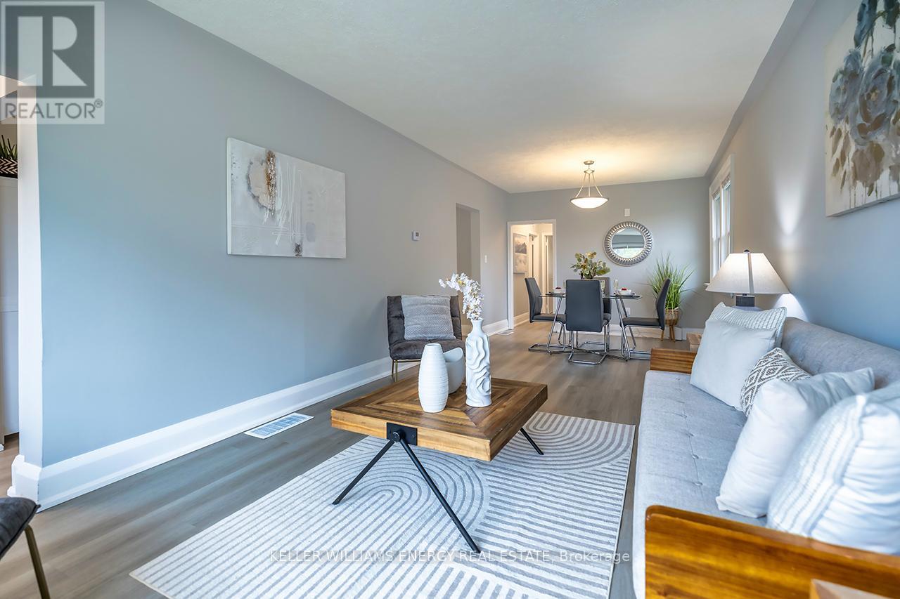 739 KING STREET W - 12