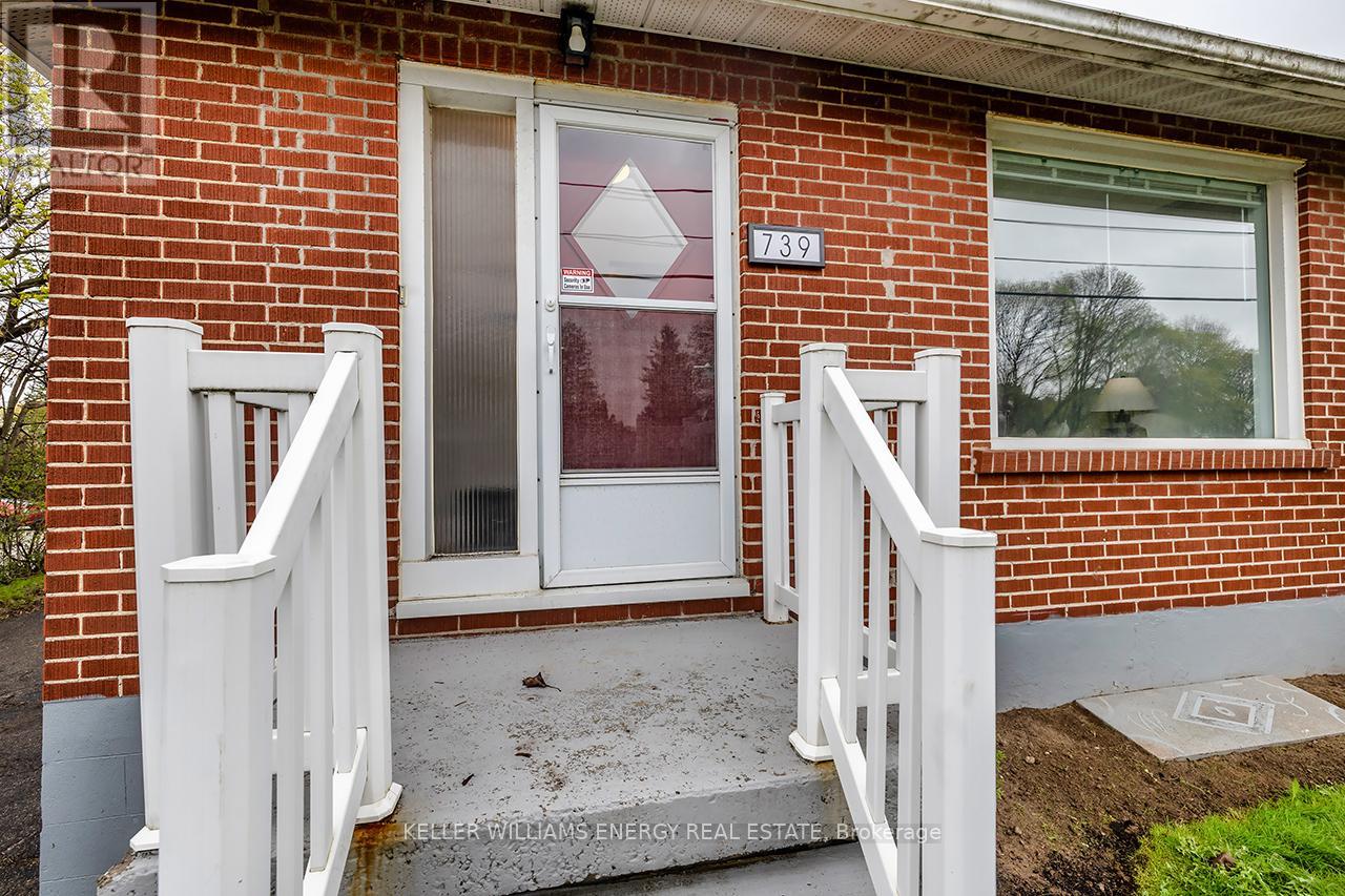 739 KING STREET W - 3