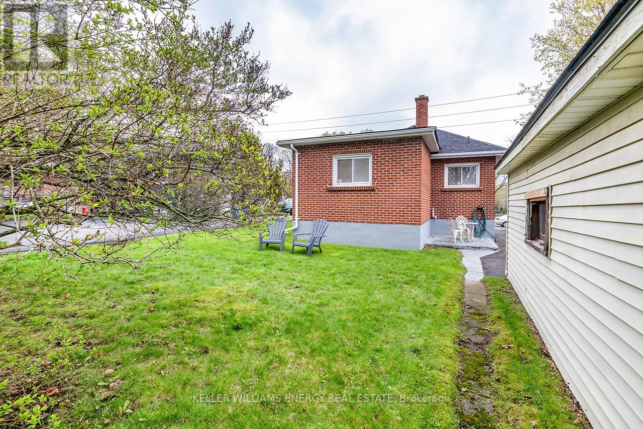 739 KING STREET W - 33
